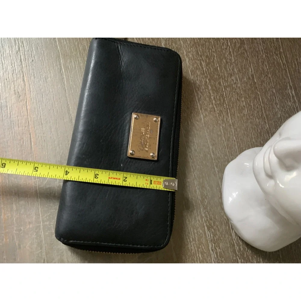 Michael Kors Black Leather Zip Around Continental Wallet Gold Logo Plaque